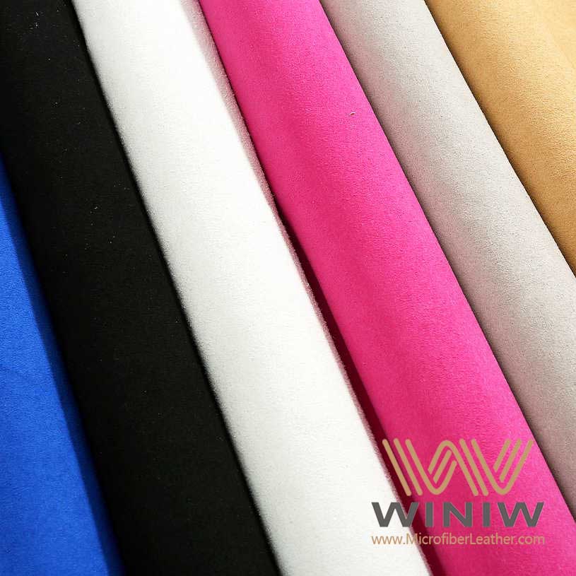 Le canapé en micro-suède expliqué aux propriétaires d'aujourd'hui