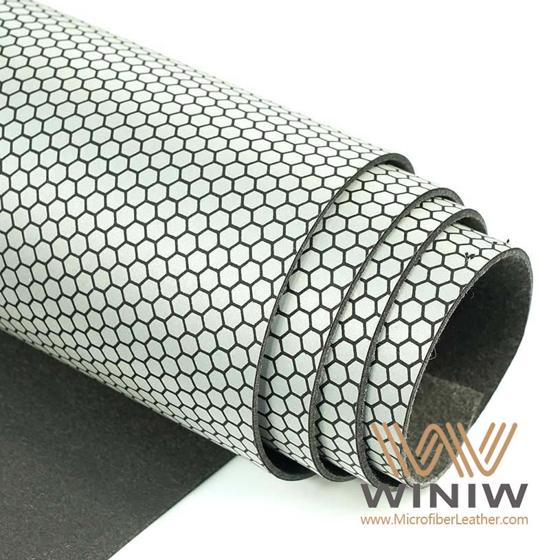 De quoi est composé le cuir des ballons de football ?